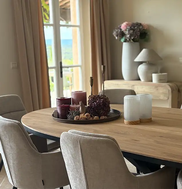 Woonkamer in luxe vakantievilla Villa Azul Gassin